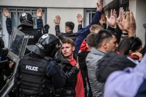 policia e kosoves ne shkolle2